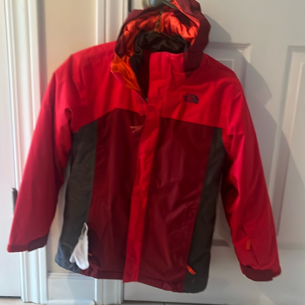 North face boys size Large.  Excellent condition.  Almost new.  2 layers.
